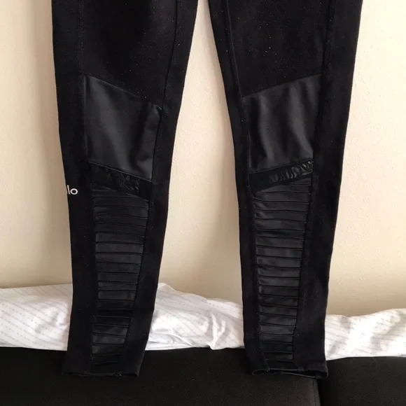 ALO YOGA Black Moto Leggings Size Small - Picture 12 of 12